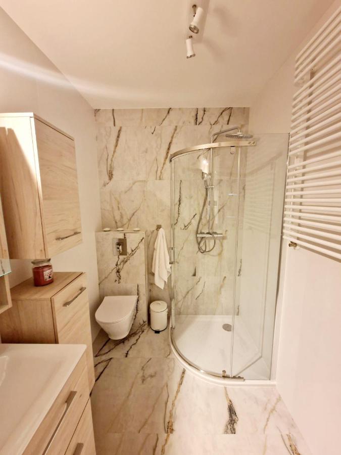Apartament Przy Deptaku Еленя-Гура Экстерьер фото